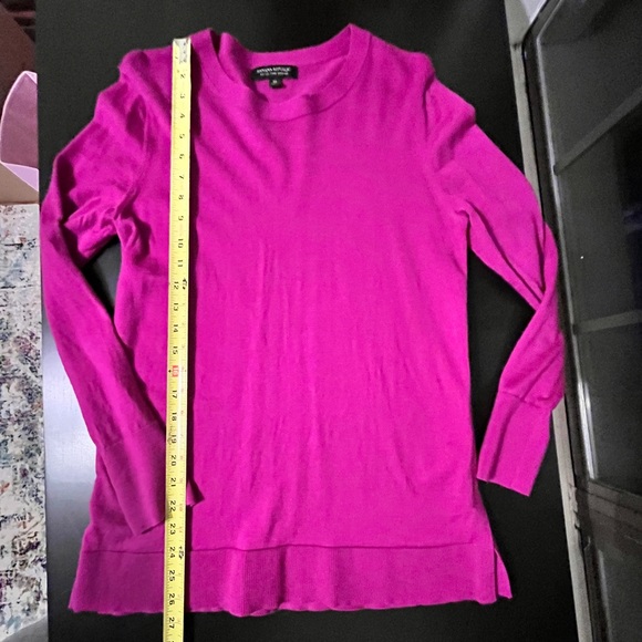 Banana Republic Fuchsia Crewneck Pullover Sweater -Size Medium - Picture 9 of 15